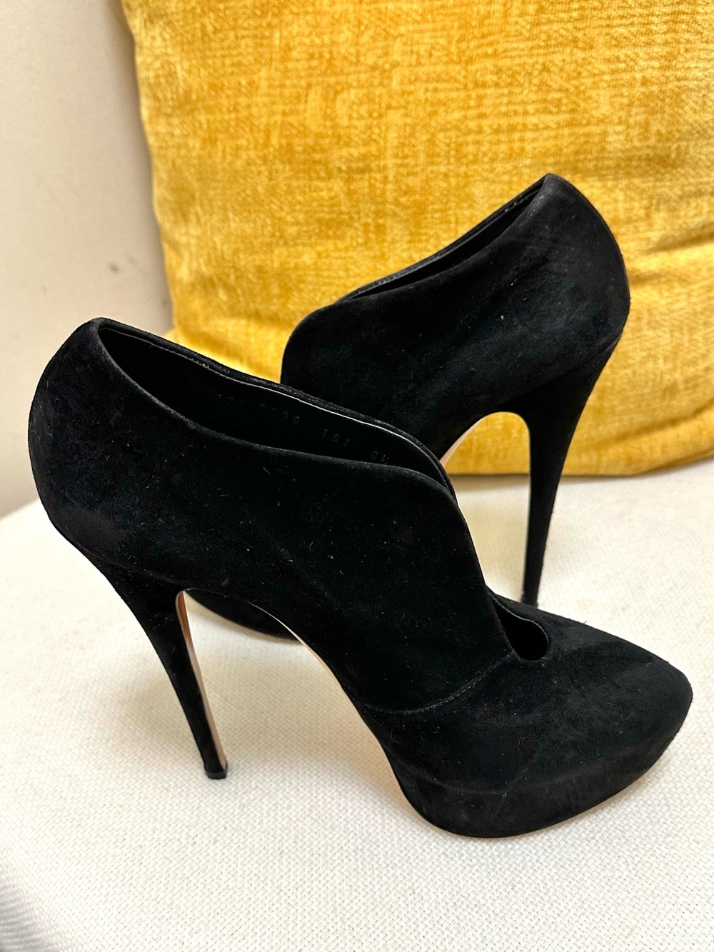 Casadei Women's Black Suede heels Size 8 1/2-GREAT CONDITION! GORGEOUS!